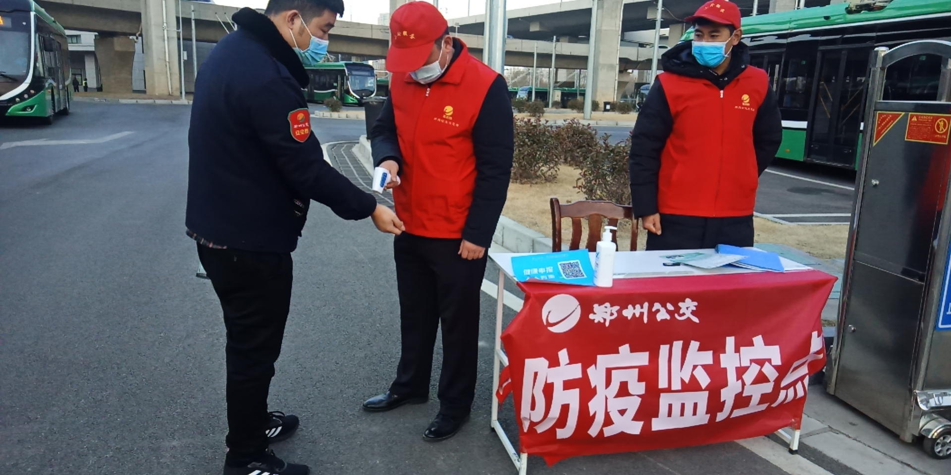 郑州公交严格落实防控举措，守护乘客安全出行