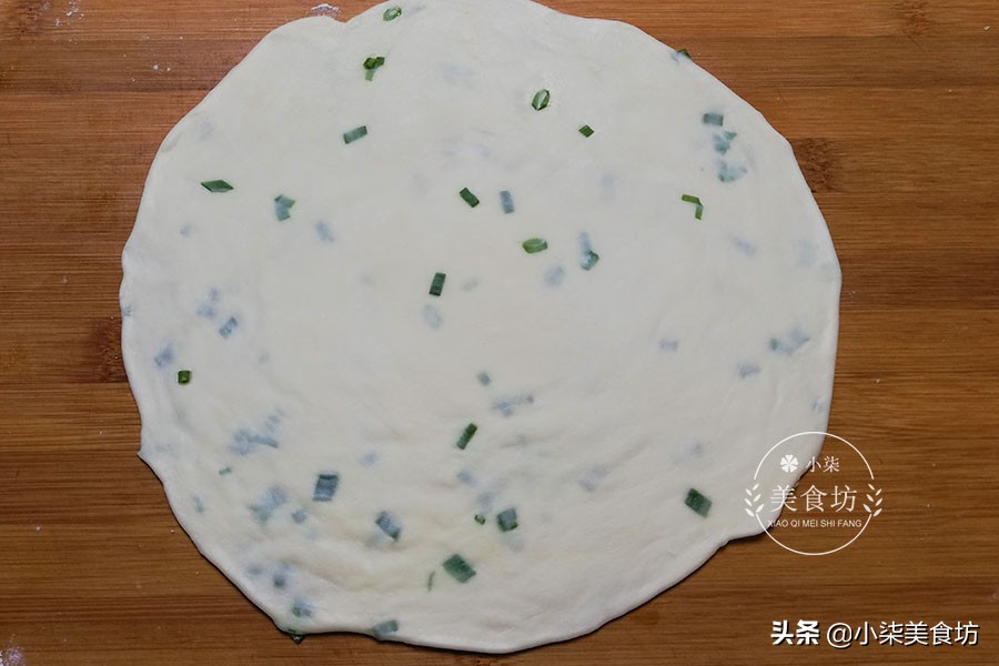 图片[11]-葱油饼特殊做法 记住关键2步 层次多薄如纸 这样做柔软不干硬-起舞食谱网