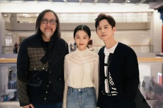 孙莉称黄磊娶到自己超幸运，黄磊罕晒老婆秀恩爱，网友却认成女儿