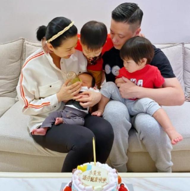 42岁胡杏儿否认抑郁！自曝独立带娃不请保姆，曾