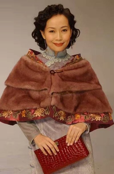 58岁“许官人”叶童，和富豪结婚33年，遭背叛4次选择终身不生