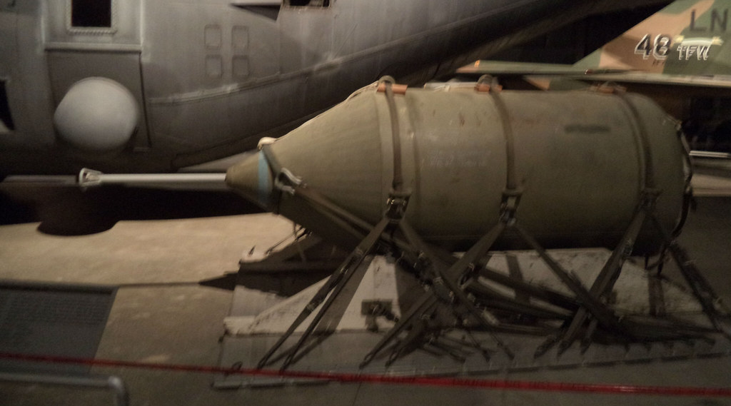 美軍空投炸彈之王，巨大沖擊波，讓英國SAS特種兵誤認(rèn)為核彈爆炸