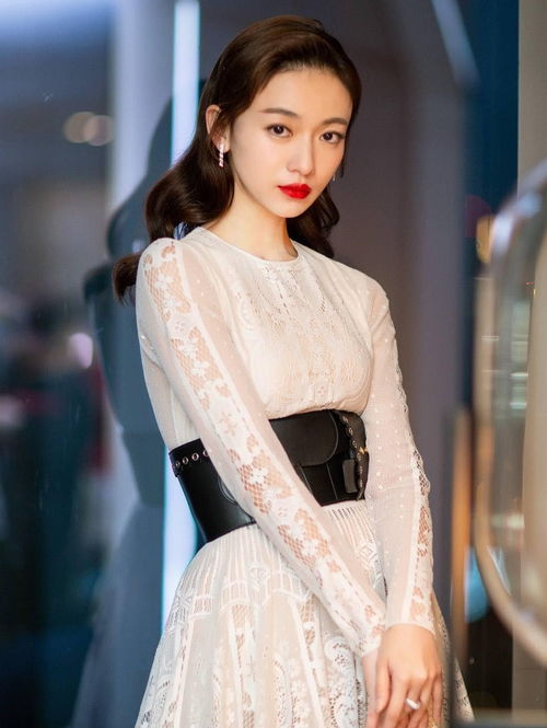 有种“惊艳”叫长胖的吴谨言，别人以瘦为美，她反而胖回颜值巅峰