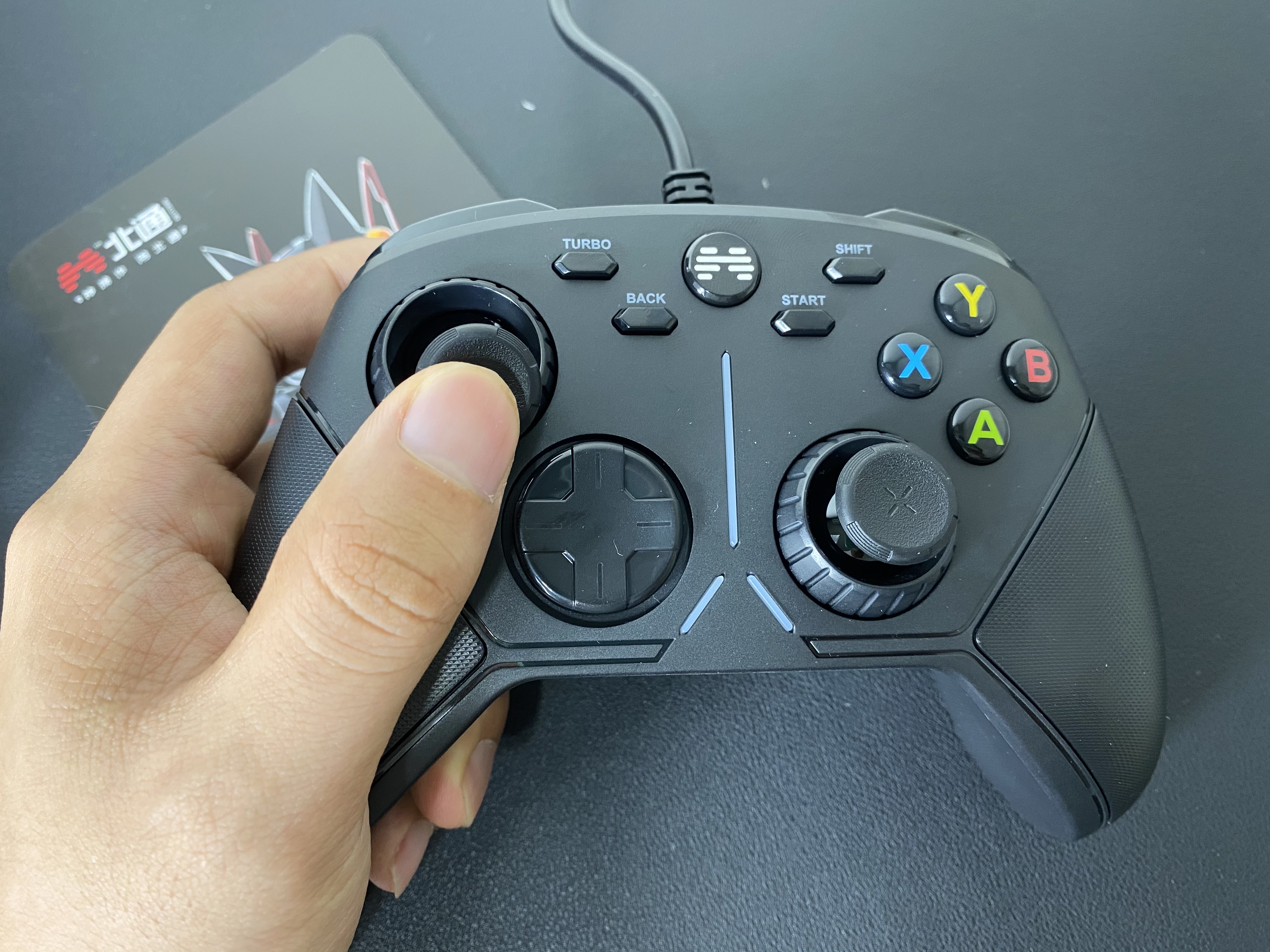 北通阿修罗3游戏手柄有线版评测：手感极佳，轻松上分