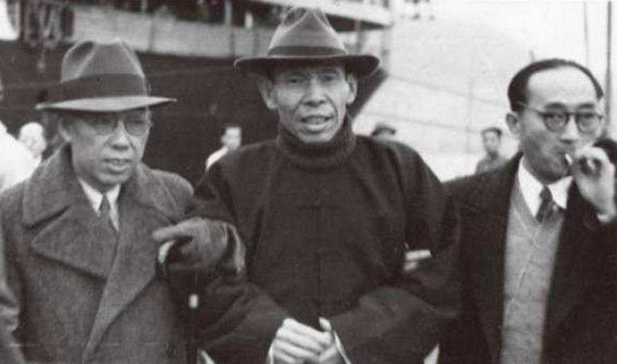 蒋介石不顾情面过河拆桥，杜月笙大呼："蒋介石，你把我当夜壶！"