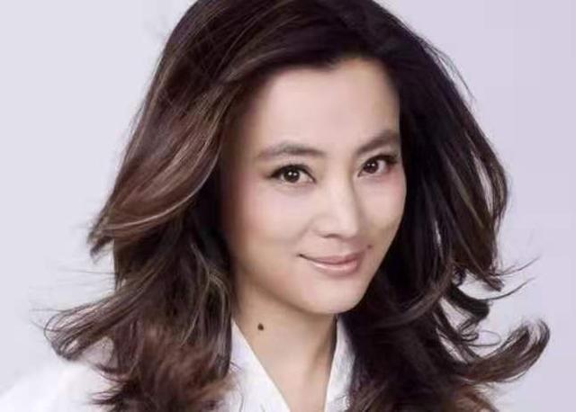 李玲玉的2段婚姻皆“被離婚”，34歲征服猶太富商，力破不合謠言