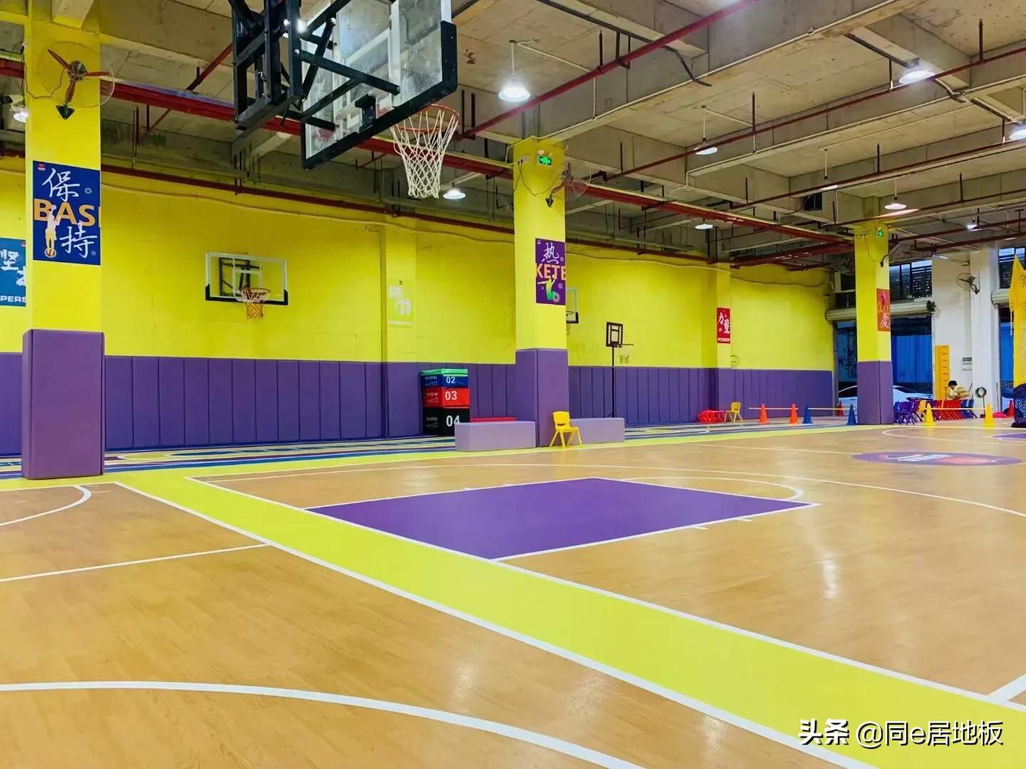 安装篮球馆木地板_汕头室内排球场地板地板安装_篮球砸地板进球