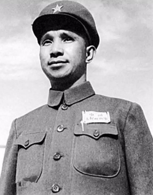70年代，粟裕参观诺曼底遗址，问了4个问题，把法国专家问懵了