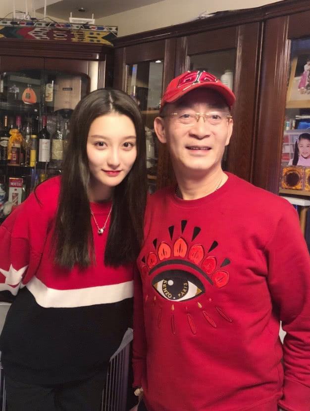 六小龄童女儿30岁未嫁，很多人看照片后表示：谁