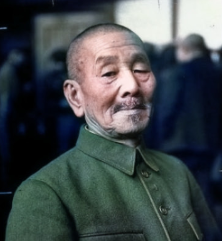 继张哲瀚后，黄景瑜也翻车了？被扒在烈士碑前