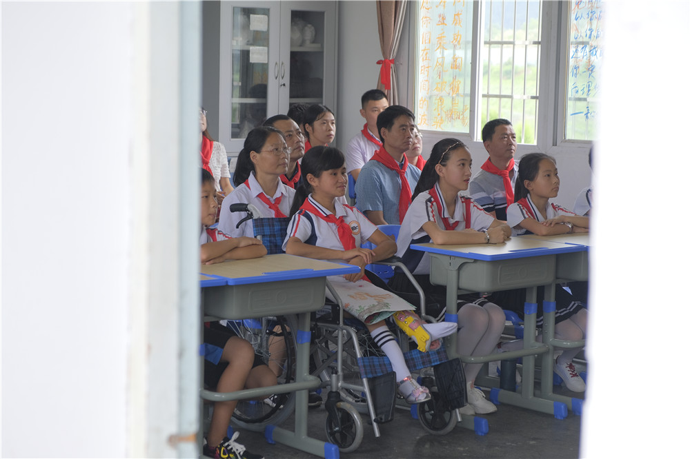 “她来不了，我们就去”，淳安县25名老师6年接