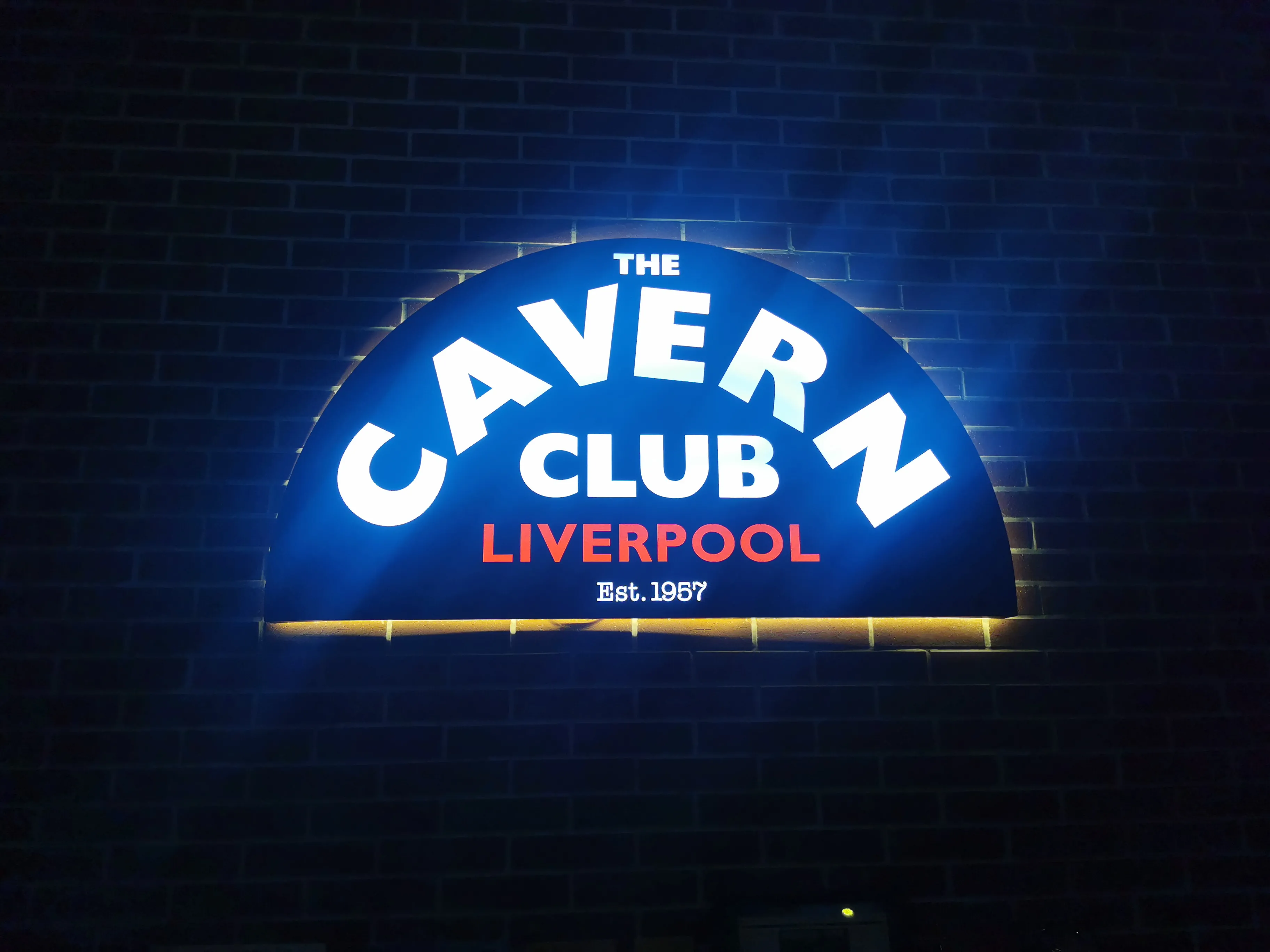 唱着HeyJude来 Cavern Club Beijing