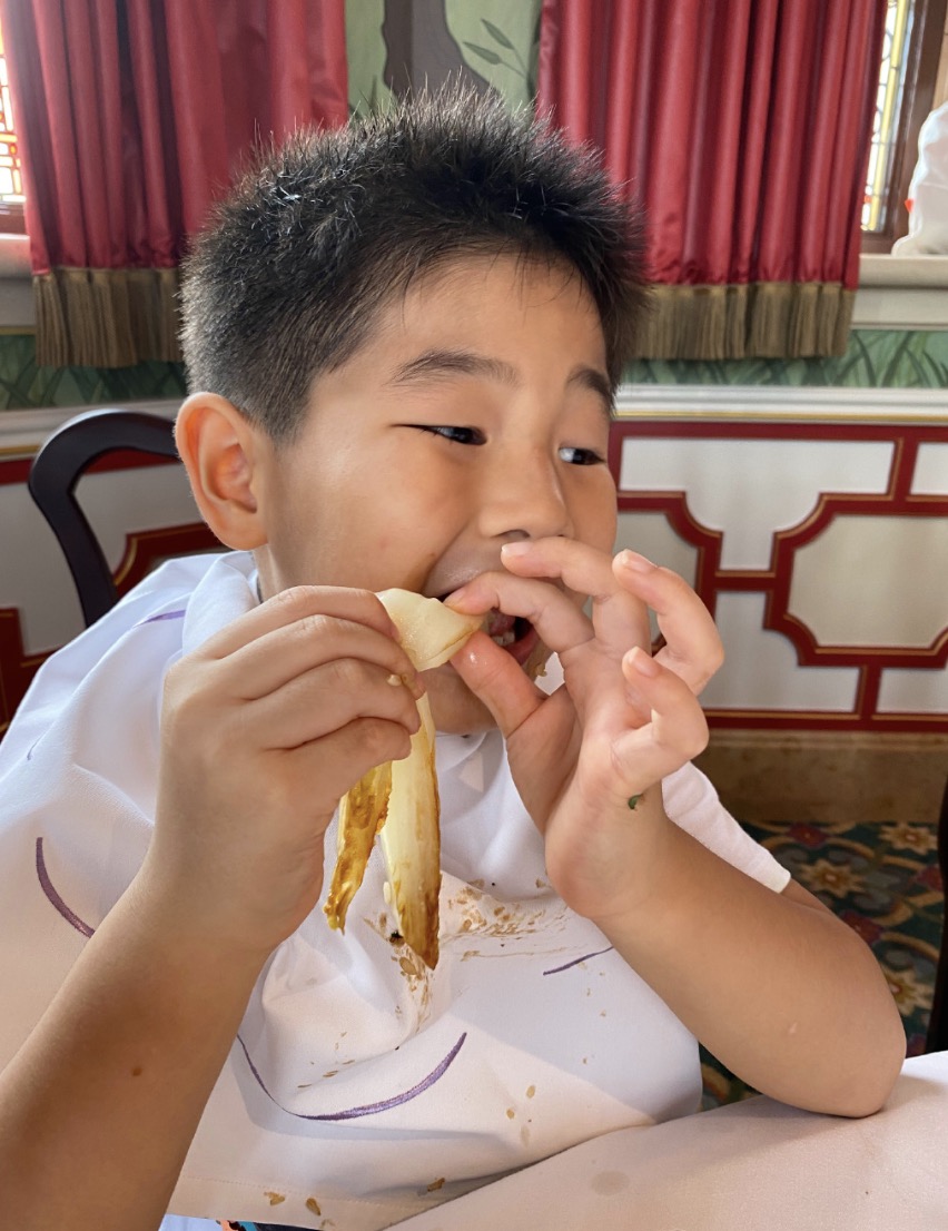 胡可晒照为儿子庆生，6岁小鱼儿将上小学，或与安吉当同门师兄弟