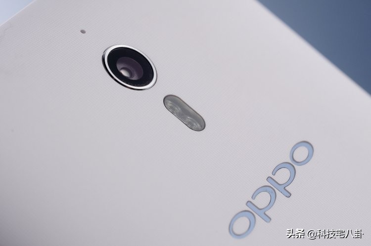 自拍手机中的名媛：OPPO Find 7 什么方式的自拍都好看