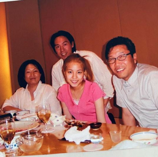 boa晒出二十年前老照片李秀满还很年轻金英敏也很帅气