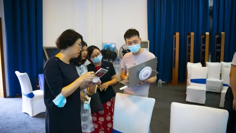 云里物里助力龍華街道重點企業(yè)數(shù)字化轉型賦能推進會
