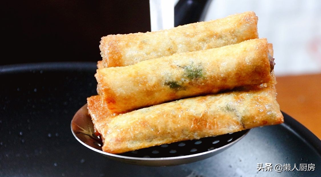 初春嚐鮮，挖野菜一天能賣100元，這樣包著春捲吃，還會灌湯