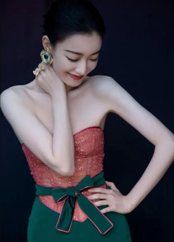 Penta提名倪妮,《流金岁月》朱锁锁换个头就翻红了,背后一扒全是黑料