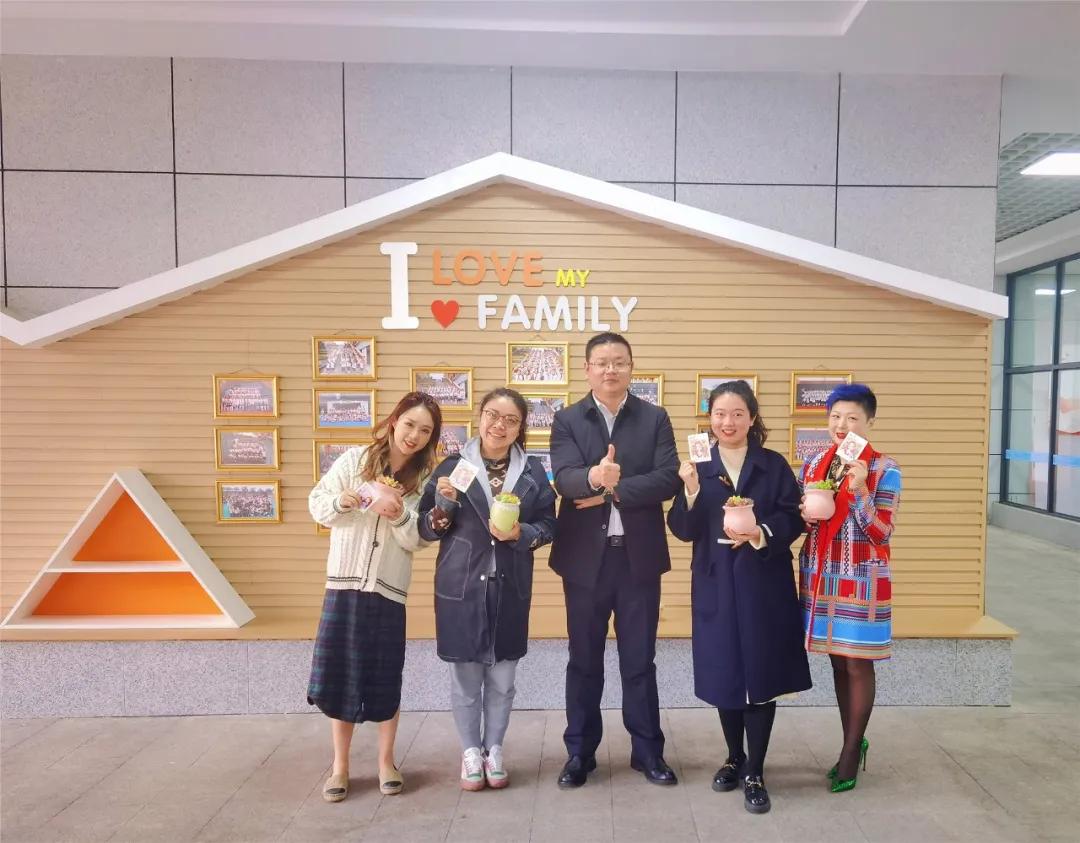 四川天府新区华阳小学老师的浪漫女神节