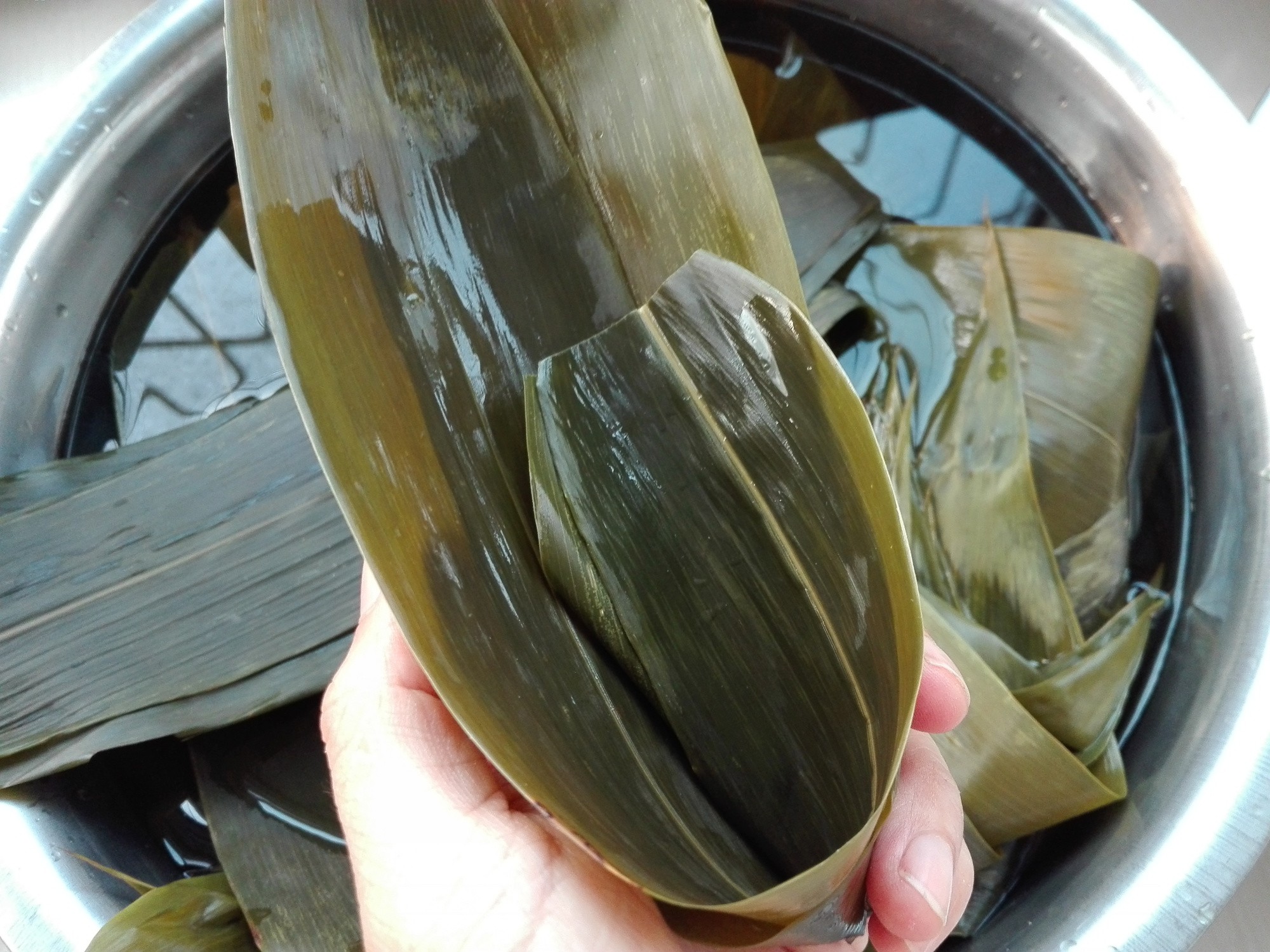 端午節，曬一下我家包粽子，多種包法，無任何添加劑，簡單又好吃