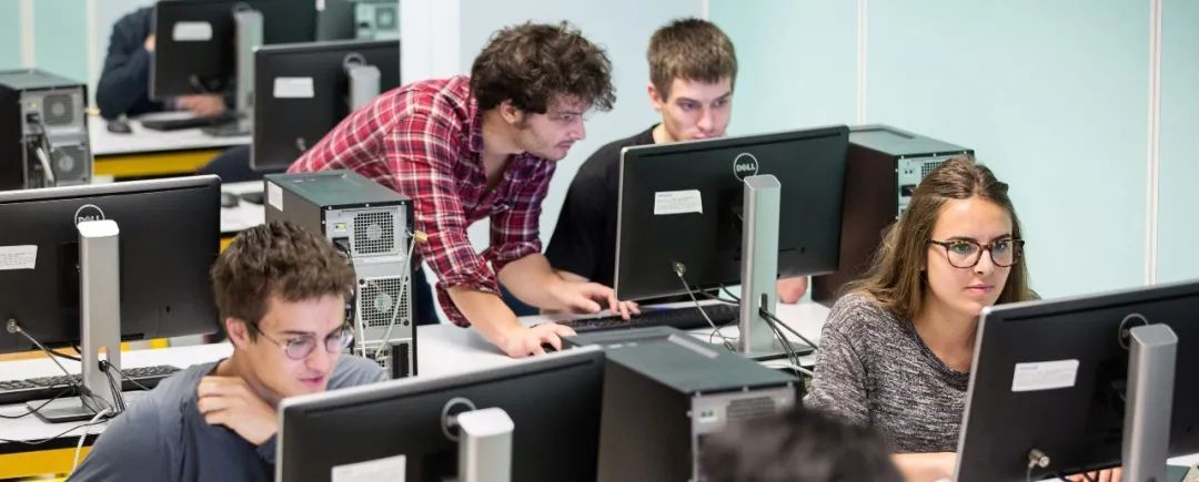 妈妈说留学可以，找不到工作打断腿！还好我悄悄参考这个排名择校