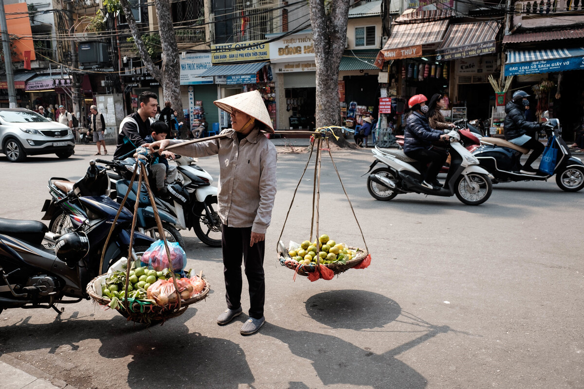 河内比较穷困，越南为何不迁都发达的胡志明呢？