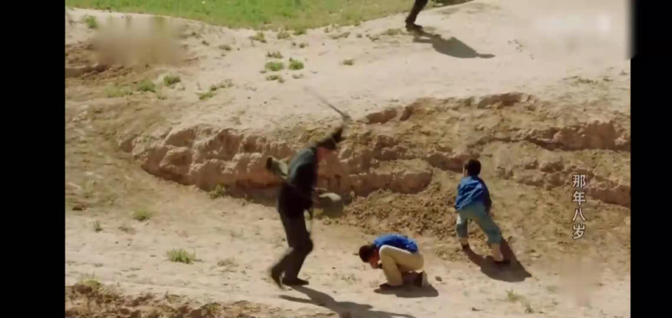 只為6塊錢，他被親爸賣給一個盲人