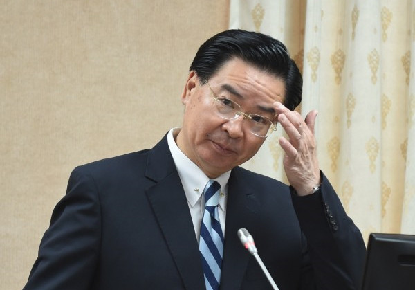 末日疯狂！台独大佬吴钊燮撰文求“入联”，裹挟民进党直奔死路