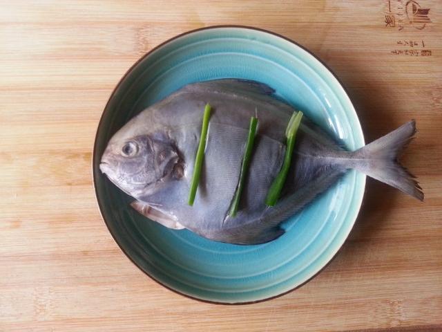 图片[3]-蒸鲳鱼的做法 简单又好吃-起舞食谱网