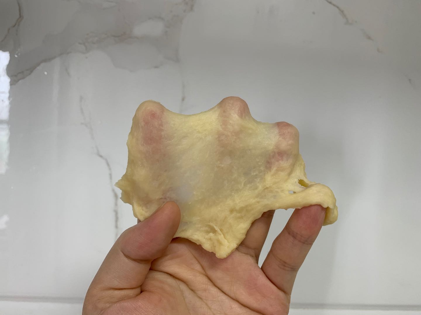 Since I learned this recipe of bread, I have never been in a cake shop again. The milk is rich and it is soft after 3 days.