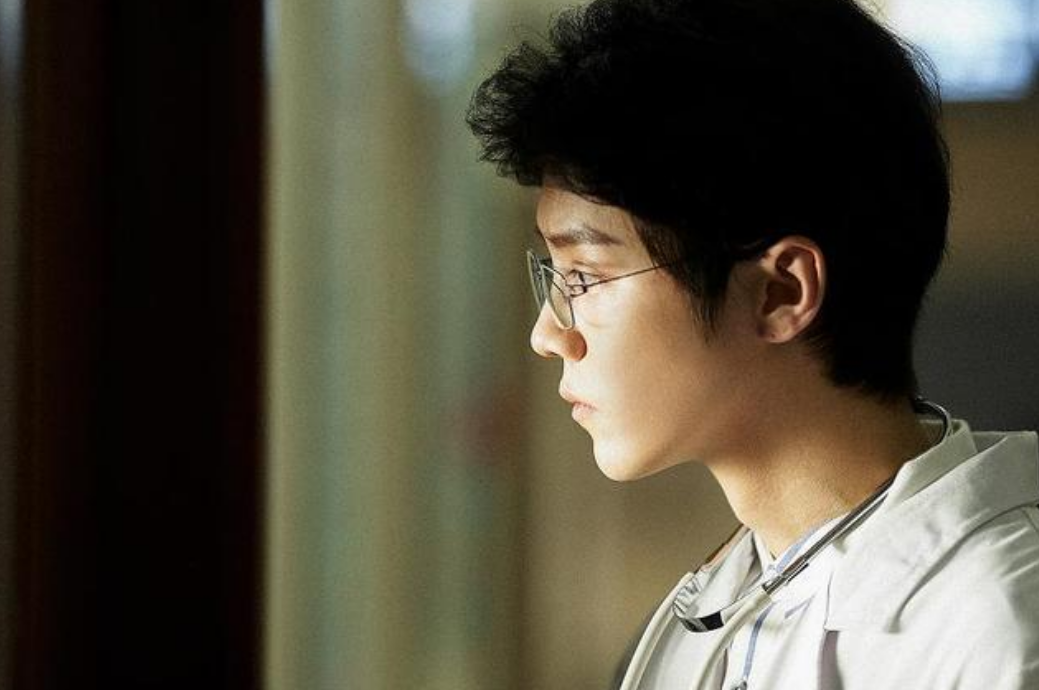 鹿晗新剧《穿越火线》预告已出，新造型连8年老粉都认不出，期待