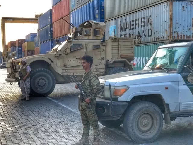 胡塞武裝跨境襲擊，沙特軍隊輕易被擊潰，竟俘虜大量巴基斯坦傭兵