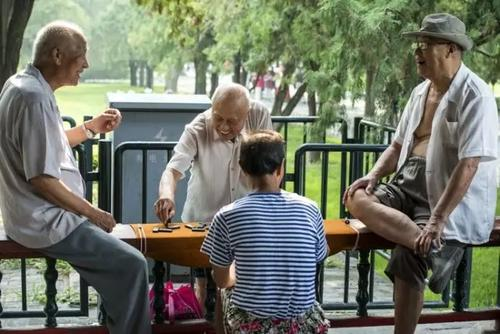 交了社保，退休后养老金就够花了？别傻了