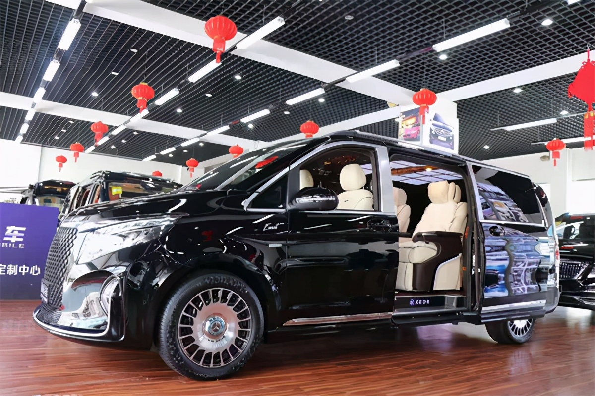 高端商务车奔驰v260l克蒂圣母峰全新七座升级款