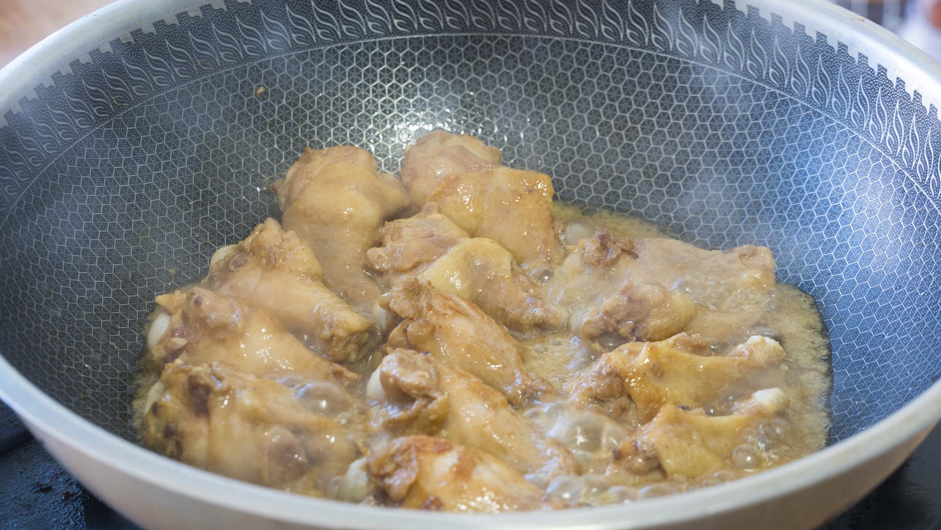 雞腿這麼做才真解饞，鮮嫩多汁，軟爛入味，一鍋12個雞腿不夠吃