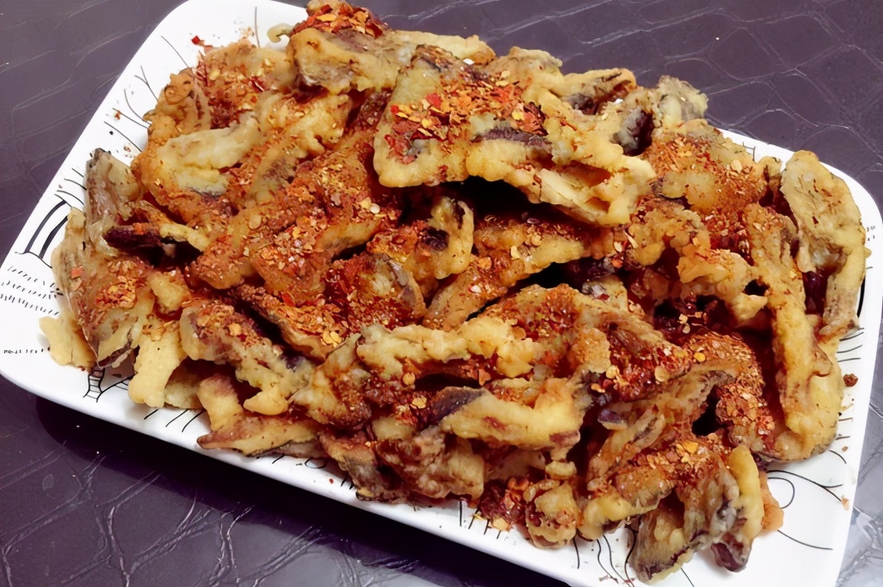 炸蘑菇，不要直接裹麵粉炸，牢記“2竅門”，炸好後香酥味道好