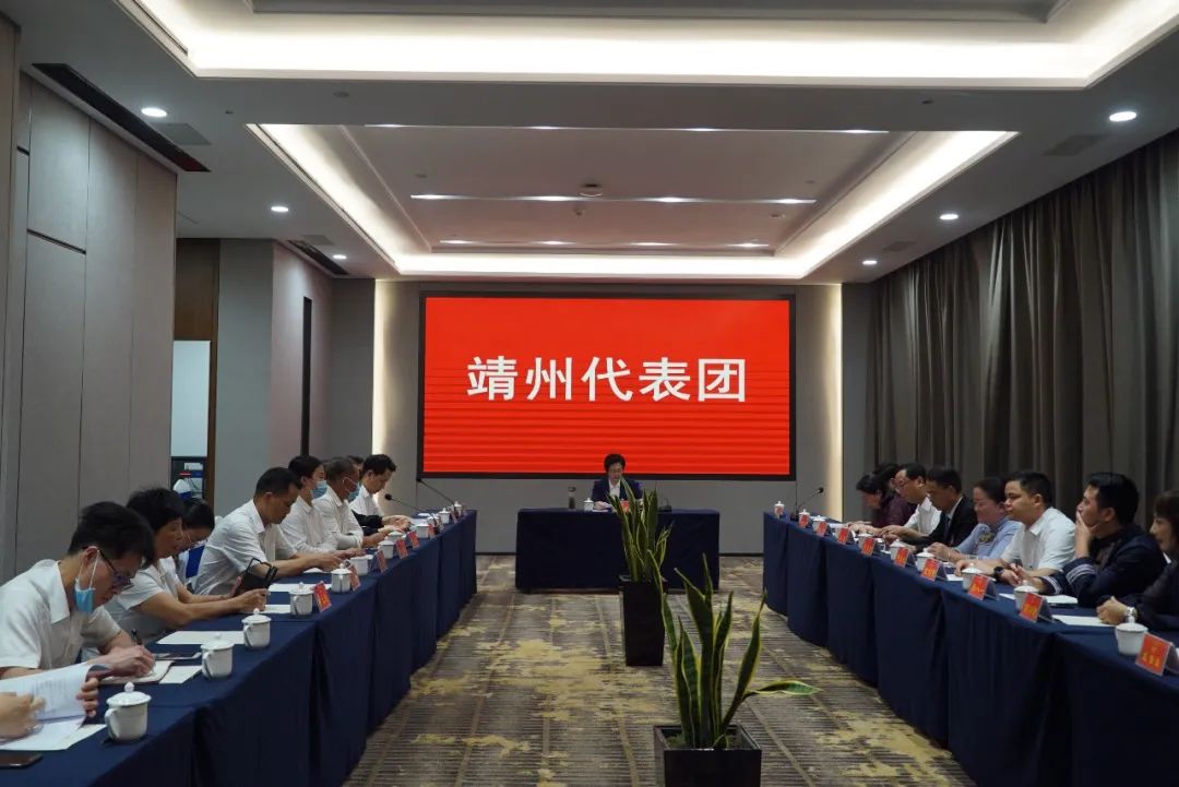 【图片新闻】市五届人大六次会议各代表团举行分组讨论
