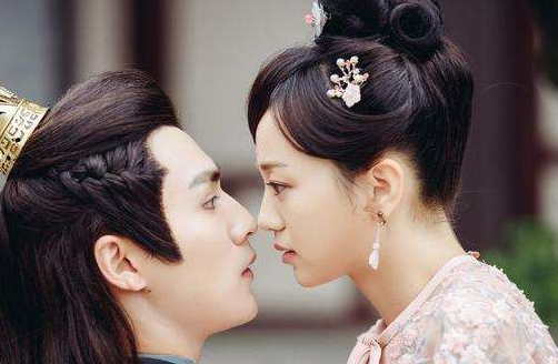 “不老女神”温碧霞新剧曝光，太妃一角引争议