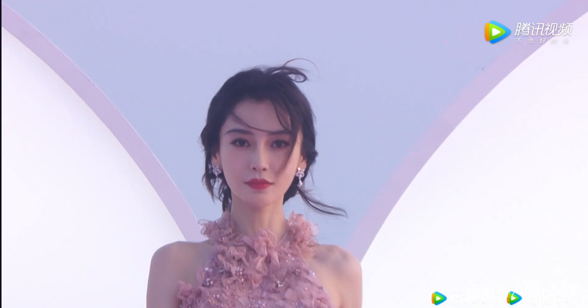 GQ Annual Grand Ceremony Red Carpet: Liu Wenyan pressured the audience ...