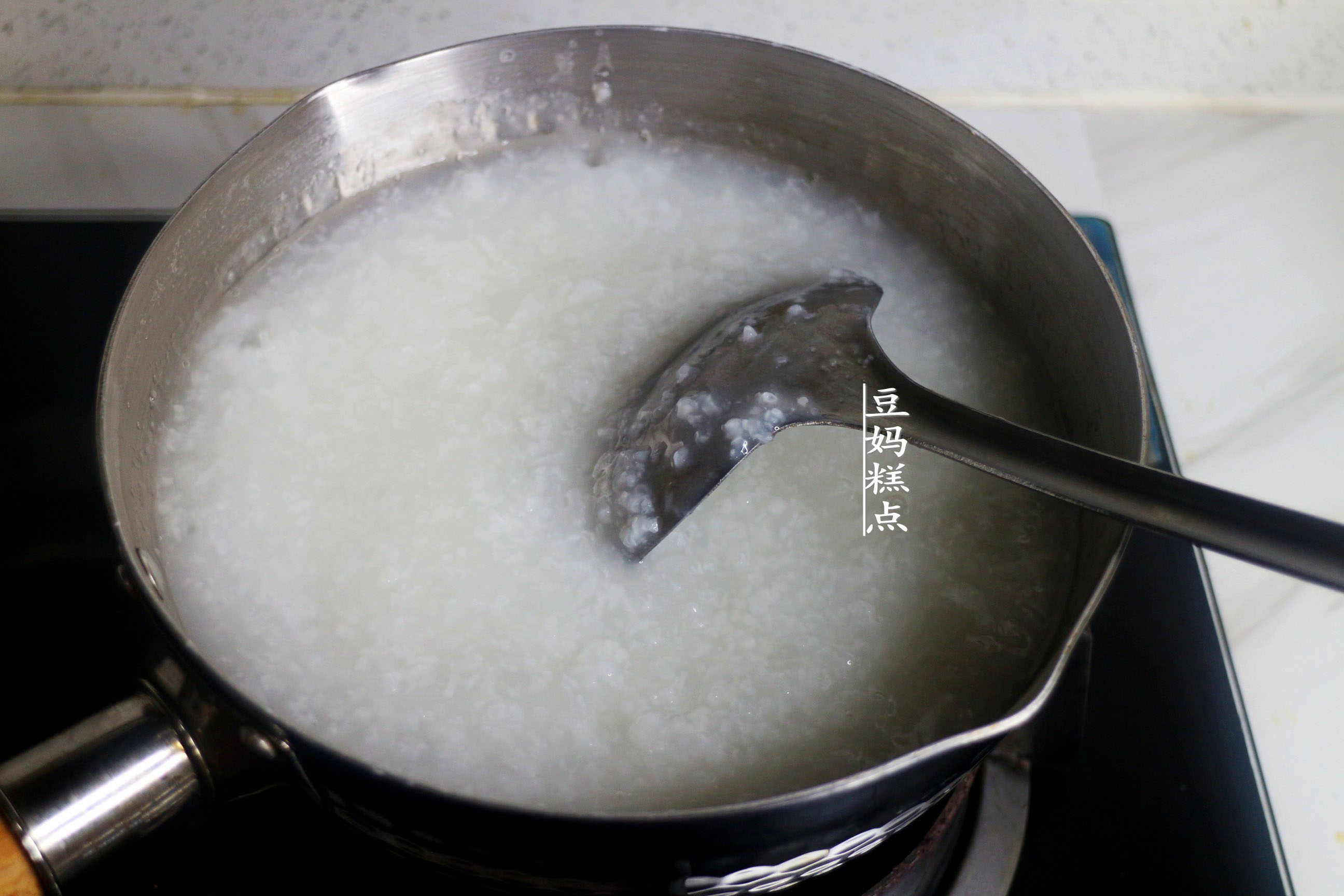 經典廣式牛肉粥的做法，只需10分鐘，肉嫩粥滑