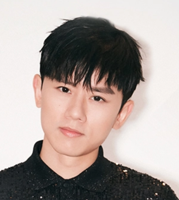 张杰深夜就医！被近3厘米鱼刺卡食道太危险，本人晒照直呼有阴影