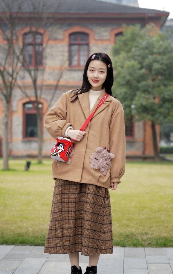 美女穿搭：迷茫时像一只漂泊太久的船，彼岸浓