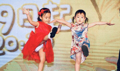 哭喊太惨的甜馨“坑惨”亲妈？李小璐面临新一波“讨伐”冤不冤？