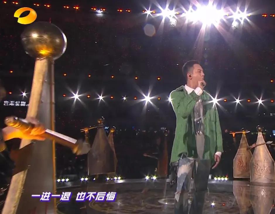 湖南跨年晚会暴露明星真实状态：谢霆锋素颜状