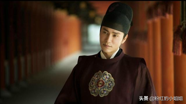 Chen Kun's son is illuminated nearly be full of fashionable feeling, beside cummer is fetching attention, facial features is alike in spirit Zhou Xun