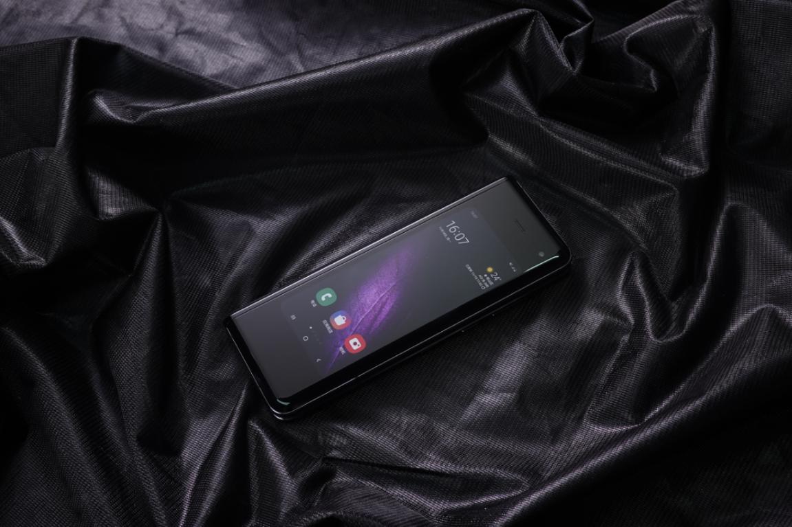 三星Galaxy Fold 首发，“新折叠形态”手机秀出未来科技