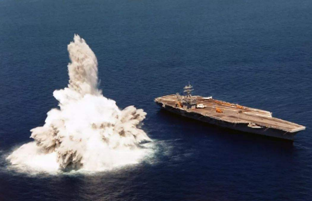 美军真的没落了吗？张召忠发出警告，千万别被