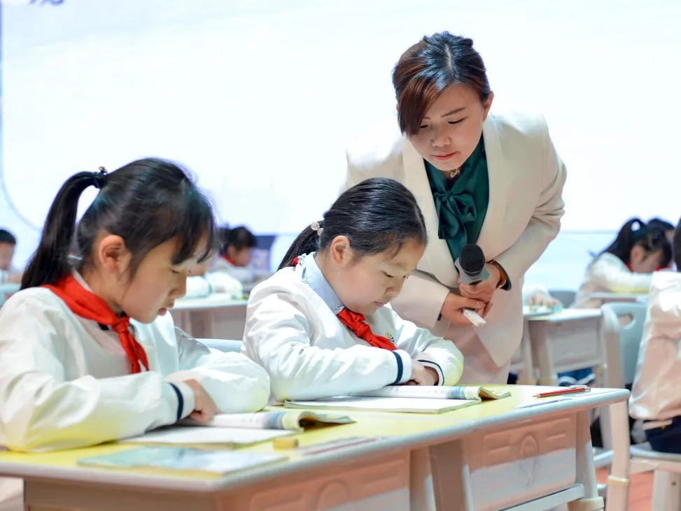 元音小学参与承办天府新区小学语文低段阅读教学研讨会