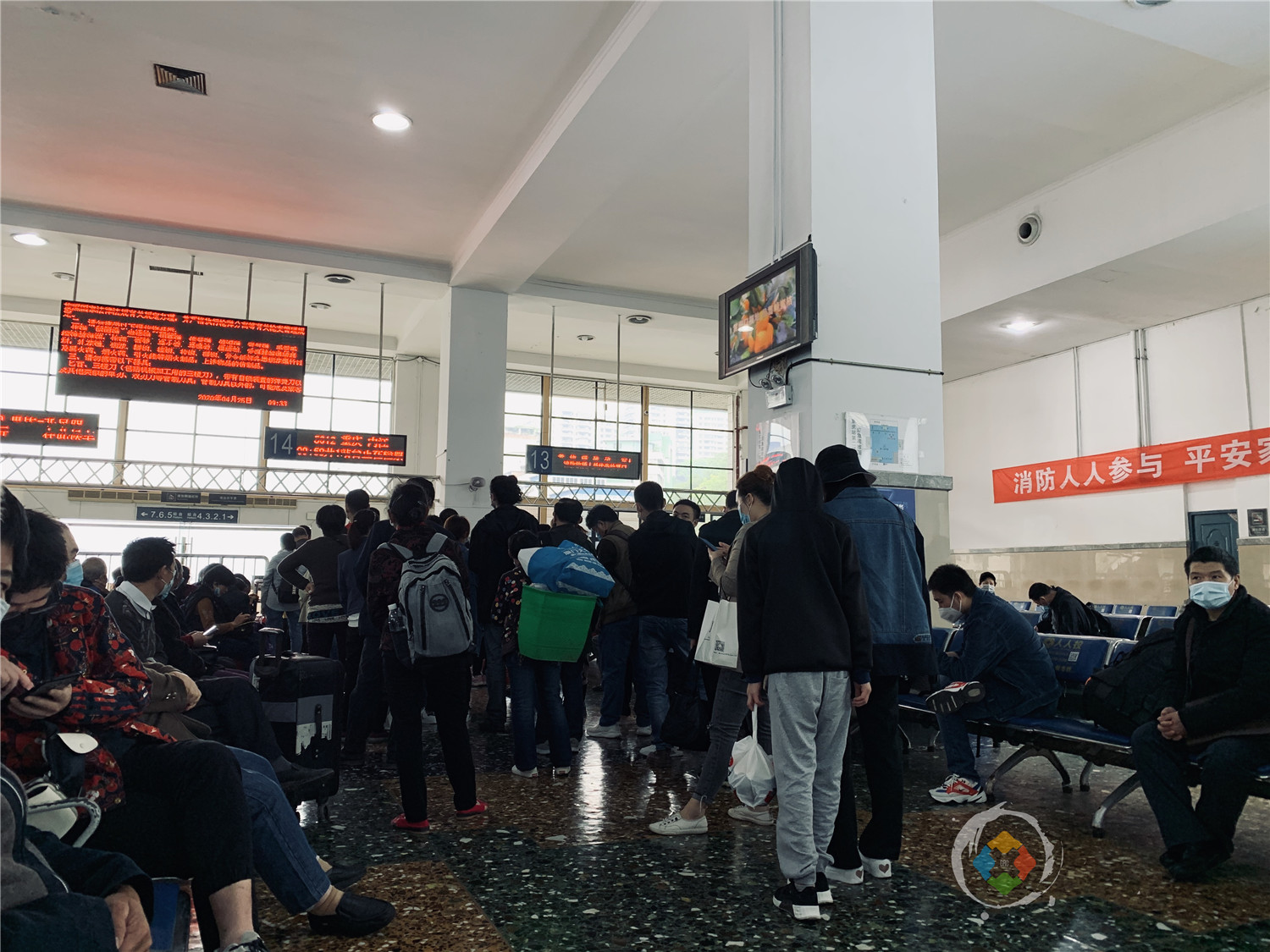 重庆市内旅游攻略：在菜园坝坐火车，10分钟后到站，5元玩一天