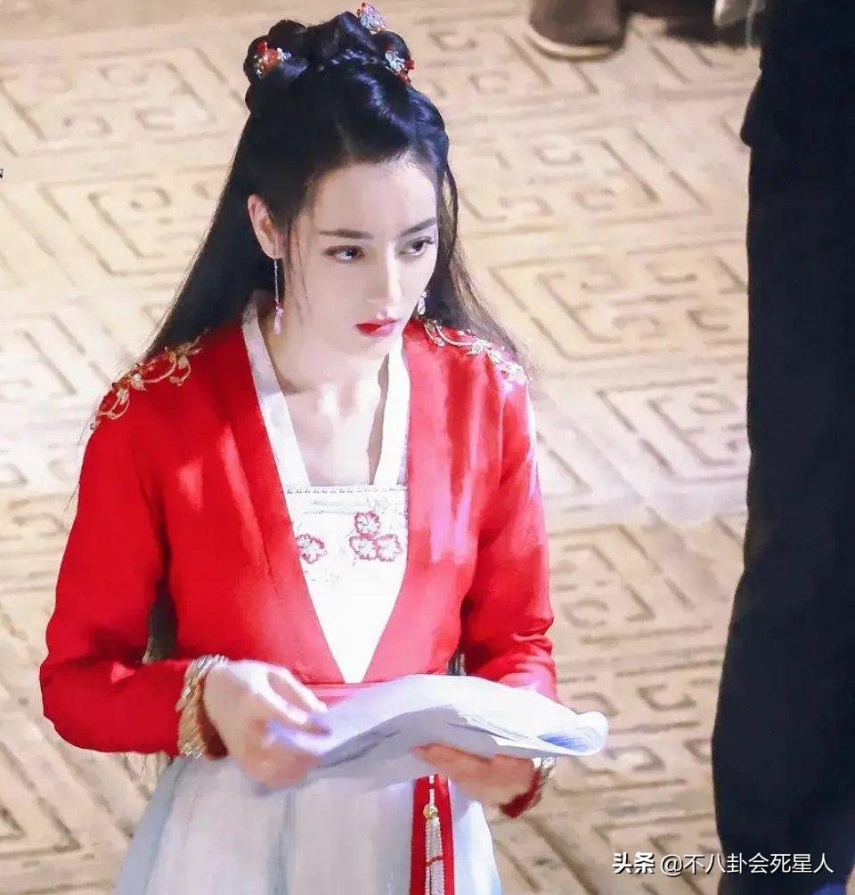 The latest actress costume Reuters: Reba Hong Zhao Lusi is more ...